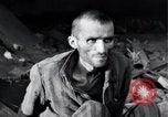 Image prisonniers émaciés Nordhausen Allemagne, 1945, de la seconde 11 séquences d'archives historiques vidéo 65675029053