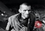 Image prisonniers émaciés Nordhausen Allemagne, 1945, de la seconde 12 séquences d'archives historiques vidéo 65675029053