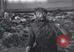 Image prisonniers émaciés Nordhausen Allemagne, 1945, de la seconde 50 séquences d'archives historiques vidéo 65675029053