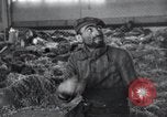 Image prisonniers émaciés Nordhausen Allemagne, 1945, de la seconde 55 séquences d'archives historiques vidéo 65675029053