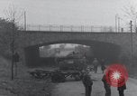 Immagine di Scatafascio M4 serbatoio Hilden Germania, 1945, secondo 10 filmato di repertorio 65675029060