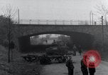 Immagine di Scatafascio M4 serbatoio Hilden Germania, 1945, secondo 14 filmato di repertorio 65675029060