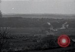Standbild Artillerie shell Hits Tambach Deutschland, 1945, aus Sekunde 4 historischem Filmmaterial Videoclip 65675029071