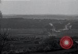 Standbild Artillerie shell Hits Tambach Deutschland, 1945, aus Sekunde 5 historischem Filmmaterial Videoclip 65675029071