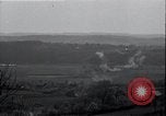Standbild Artillerie shell Hits Tambach Deutschland, 1945, aus Sekunde 10 historischem Filmmaterial Videoclip 65675029071