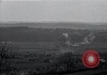 Standbild Artillerie shell Hits Tambach Deutschland, 1945, aus Sekunde 12 historischem Filmmaterial Videoclip 65675029071