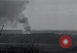 Standbild Artillerie shell Hits Tambach Deutschland, 1945, aus Sekunde 13 historischem Filmmaterial Videoclip 65675029071
