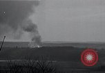 Standbild Artillerie shell Hits Tambach Deutschland, 1945, aus Sekunde 15 historischem Filmmaterial Videoclip 65675029071