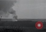 Standbild Artillerie shell Hits Tambach Deutschland, 1945, aus Sekunde 17 historischem Filmmaterial Videoclip 65675029071