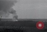 Standbild Artillerie shell Hits Tambach Deutschland, 1945, aus Sekunde 18 historischem Filmmaterial Videoclip 65675029071