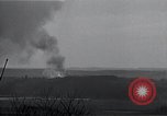 Standbild Artillerie shell Hits Tambach Deutschland, 1945, aus Sekunde 19 historischem Filmmaterial Videoclip 65675029071