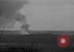 Standbild Artillerie shell Hits Tambach Deutschland, 1945, aus Sekunde 22 historischem Filmmaterial Videoclip 65675029071