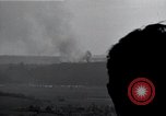 Standbild Artillerie shell Hits Tambach Deutschland, 1945, aus Sekunde 28 historischem Filmmaterial Videoclip 65675029071