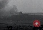 Standbild Artillerie shell Hits Tambach Deutschland, 1945, aus Sekunde 53 historischem Filmmaterial Videoclip 65675029071