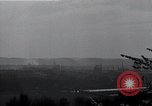 Standbild Artillerie shell Hits Tambach Deutschland, 1945, aus Sekunde 58 historischem Filmmaterial Videoclip 65675029071