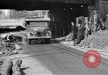 Standbild United States Army Konvoi Tambach Deutschland, 1945, aus Sekunde 24 historischem Filmmaterial Videoclip 65675029072