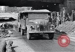 Standbild United States Army Konvoi Tambach Deutschland, 1945, aus Sekunde 26 historischem Filmmaterial Videoclip 65675029072
