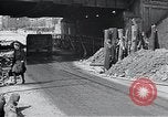 Standbild United States Army Konvoi Tambach Deutschland, 1945, aus Sekunde 30 historischem Filmmaterial Videoclip 65675029072
