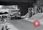 Standbild United States Army Konvoi Tambach Deutschland, 1945, aus Sekunde 33 historischem Filmmaterial Videoclip 65675029072