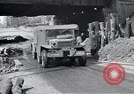 Standbild United States Army Konvoi Tambach Deutschland, 1945, aus Sekunde 34 historischem Filmmaterial Videoclip 65675029072