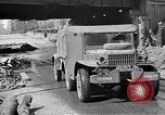 Standbild United States Army Konvoi Tambach Deutschland, 1945, aus Sekunde 35 historischem Filmmaterial Videoclip 65675029072
