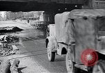 Standbild United States Army Konvoi Tambach Deutschland, 1945, aus Sekunde 36 historischem Filmmaterial Videoclip 65675029072