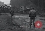 Standbild Bulldozer Osterode Deutschland, 1945, aus Sekunde 7 historischem Filmmaterial Videoclip 65675029074