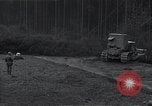Standbild Bulldozer Osterode Deutschland, 1945, aus Sekunde 14 historischem Filmmaterial Videoclip 65675029074