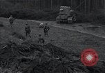 Standbild Bulldozer Osterode Deutschland, 1945, aus Sekunde 16 historischem Filmmaterial Videoclip 65675029074
