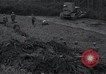 Standbild Bulldozer Osterode Deutschland, 1945, aus Sekunde 21 historischem Filmmaterial Videoclip 65675029074