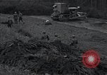 Standbild Bulldozer Osterode Deutschland, 1945, aus Sekunde 24 historischem Filmmaterial Videoclip 65675029074