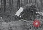 Standbild Bulldozer Osterode Deutschland, 1945, aus Sekunde 53 historischem Filmmaterial Videoclip 65675029074
