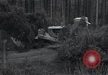 Standbild Bulldozer Osterode Deutschland, 1945, aus Sekunde 57 historischem Filmmaterial Videoclip 65675029074