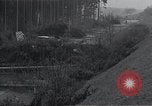 Standbild Bulldozer Osterode Deutschland, 1945, aus Sekunde 59 historischem Filmmaterial Videoclip 65675029074