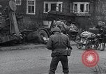 Standbild zerstörten M-4 Tank Osterode Deutschland, 1945, aus Sekunde 35 historischem Filmmaterial Videoclip 65675029075