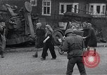 Standbild zerstörten M-4 Tank Osterode Deutschland, 1945, aus Sekunde 37 historischem Filmmaterial Videoclip 65675029075