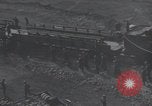 Standbild Sieg Eisenbahnbrücke Duisburg Deutschland, 1945, aus Sekunde 5 historischem Filmmaterial Videoclip 65675029079