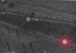 Standbild Sieg Eisenbahnbrücke Duisburg Deutschland, 1945, aus Sekunde 6 historischem Filmmaterial Videoclip 65675029079