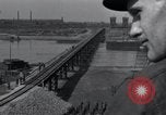 Standbild Sieg Eisenbahnbrücke Duisburg Deutschland, 1945, aus Sekunde 22 historischem Filmmaterial Videoclip 65675029079