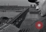 Standbild Sieg Eisenbahnbrücke Duisburg Deutschland, 1945, aus Sekunde 23 historischem Filmmaterial Videoclip 65675029079