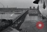 Standbild Sieg Eisenbahnbrücke Duisburg Deutschland, 1945, aus Sekunde 32 historischem Filmmaterial Videoclip 65675029079