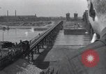 Standbild Sieg Eisenbahnbrücke Duisburg Deutschland, 1945, aus Sekunde 36 historischem Filmmaterial Videoclip 65675029079