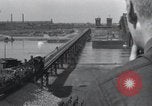 Standbild Sieg Eisenbahnbrücke Duisburg Deutschland, 1945, aus Sekunde 37 historischem Filmmaterial Videoclip 65675029079
