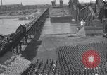 Standbild Sieg Eisenbahnbrücke Duisburg Deutschland, 1945, aus Sekunde 38 historischem Filmmaterial Videoclip 65675029079
