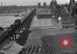 Standbild Sieg Eisenbahnbrücke Duisburg Deutschland, 1945, aus Sekunde 42 historischem Filmmaterial Videoclip 65675029079