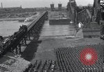 Standbild Sieg Eisenbahnbrücke Duisburg Deutschland, 1945, aus Sekunde 43 historischem Filmmaterial Videoclip 65675029079