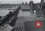Standbild Sieg Eisenbahnbrücke Duisburg Deutschland, 1945, aus Sekunde 44 historischem Filmmaterial Videoclip 65675029079