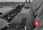 Standbild Sieg Eisenbahnbrücke Duisburg Deutschland, 1945, aus Sekunde 51 historischem Filmmaterial Videoclip 65675029079
