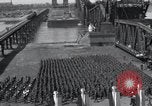 Standbild Sieg Eisenbahnbrücke Duisburg Deutschland, 1945, aus Sekunde 54 historischem Filmmaterial Videoclip 65675029079