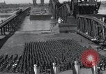 Standbild Sieg Eisenbahnbrücke Duisburg Deutschland, 1945, aus Sekunde 56 historischem Filmmaterial Videoclip 65675029079